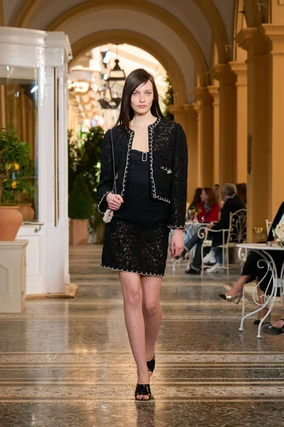 Look 27
